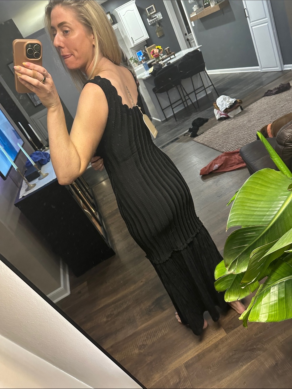 Meshki Black Sleeveless Maxi Dress with Scalloped V-Neck - Picture 2 of 3